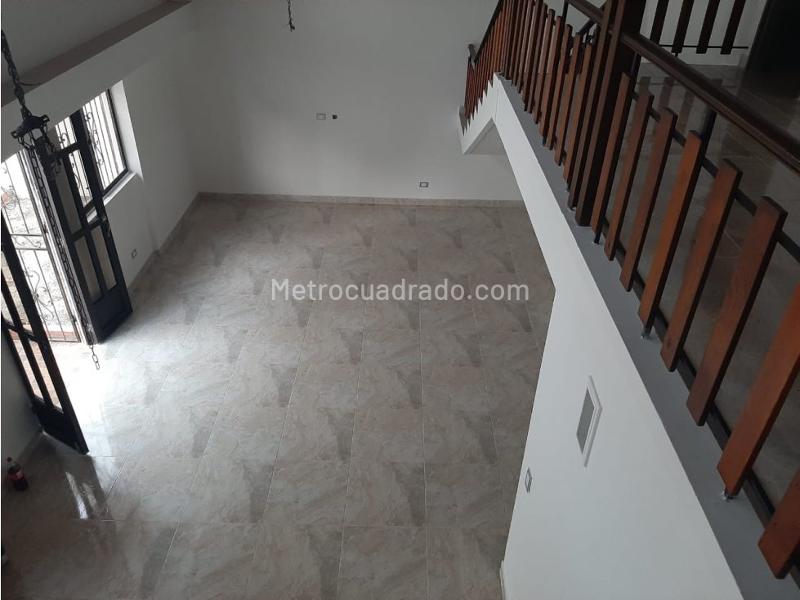 Casa amplia de 5 Alcobas en Belén Rosales - 9