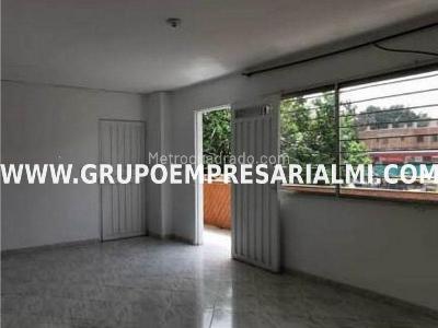 Casa de 4 alcobas en venta en Florida Nueva, Medellín, 120 m² · foto 3 de 9