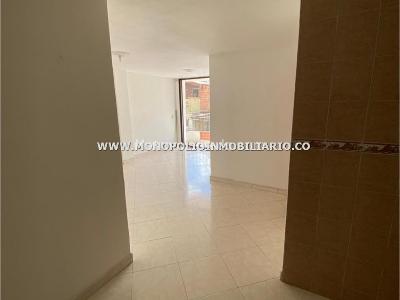 Apartamento de 4 alcobas en venta en Cabañas, Bello, 109 m² · foto 10 de 12