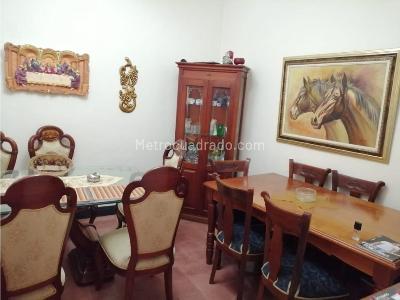 Casa de 5 alcobas en venta en Villa Hermosa, Medellín, 200 m² · foto 8 de 11