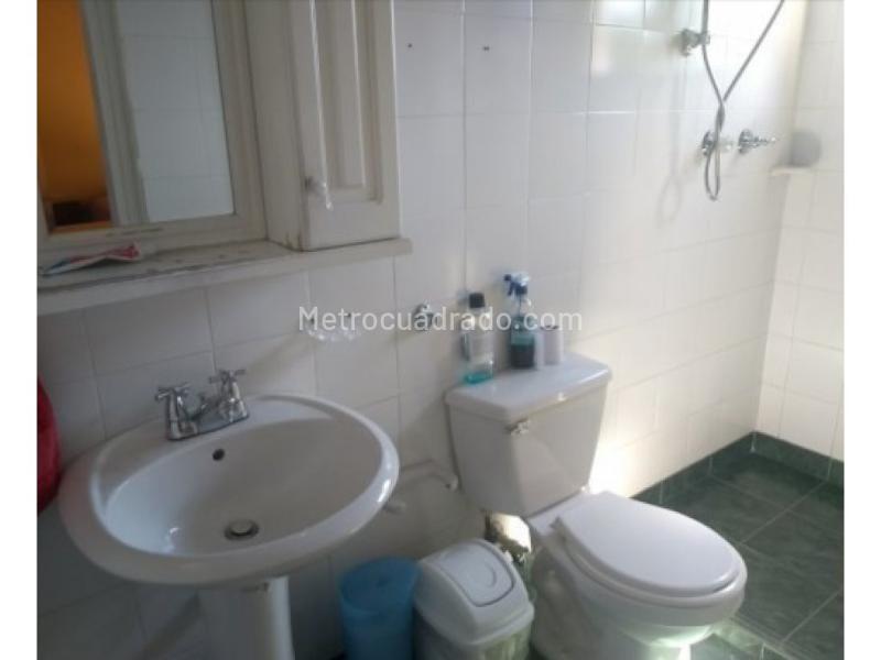 Casa de 5 Alcobas para Vivir o Negocio en Prado Centro - 3