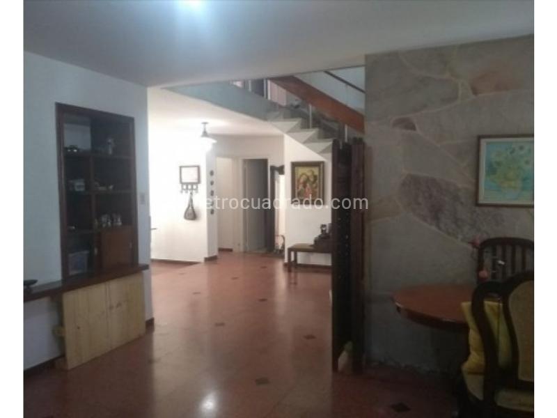 Casa de 5 Alcobas para Vivir o Negocio en Prado Centro - 8