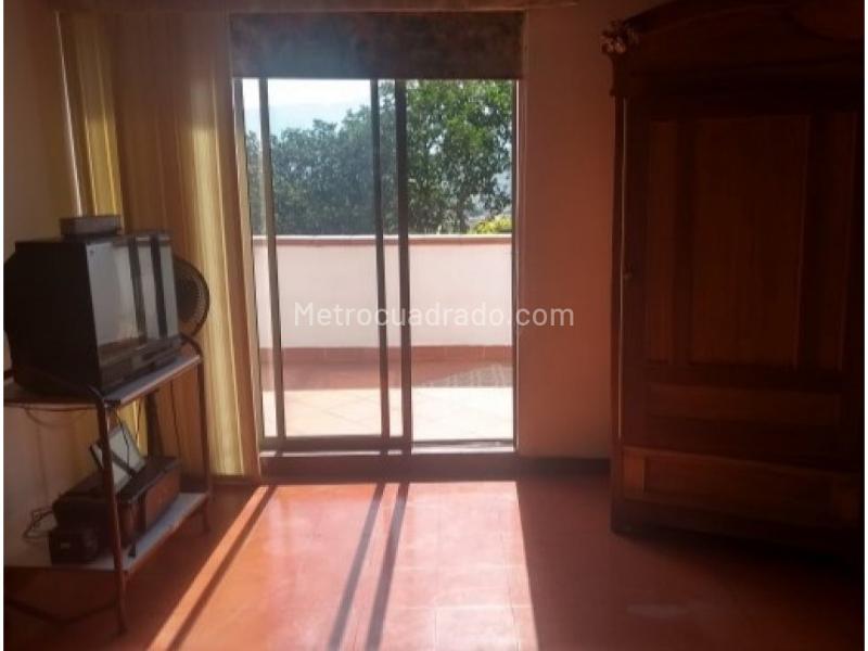 Casa de 5 Alcobas para Vivir o Negocio en Prado Centro - 9