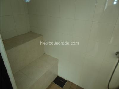 Apartamento de 3 alcobas en venta en Conquistadores, Medellín, 200 m² · foto 2 de 15