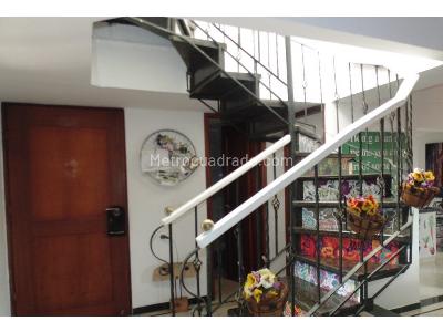 Apartamento de 3 alcobas en venta en Conquistadores, Medellín, 200 m² · foto 4 de 15
