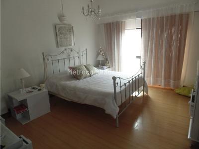 Apartamento de 3 alcobas en venta en Conquistadores, Medellín, 200 m² · foto 6 de 15