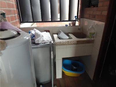 Apartamento de 3 alcobas en venta en Conquistadores, Medellín, 200 m² · foto 8 de 15