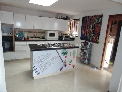 Apartamento de 3 alcobas en venta en Conquistadores, Medellín, 200 m² · foto 13 de 15