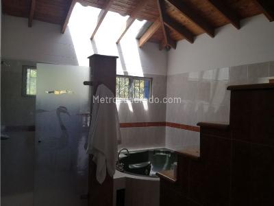 Casa de 5 alcobas en venta en Rodeo Alto, Medellín · foto 2 de 13