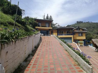 Casa de 5 alcobas en venta en Rodeo Alto, Medellín · foto 9 de 13