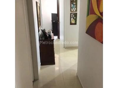 Apartamento de 3 alcobas en venta en Loma De Los Bernal, Medellín, 71 m² · foto 2 de 13