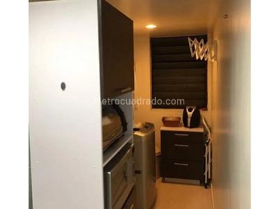 Apartamento de 3 alcobas en venta en Loma De Los Bernal, Medellín, 71 m² · foto 3 de 13