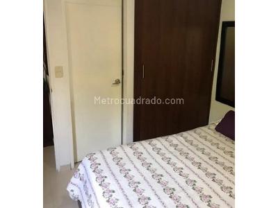 Apartamento de 3 alcobas en venta en Loma De Los Bernal, Medellín, 71 m² · foto 4 de 13