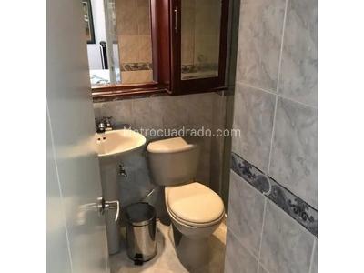 Apartamento de 3 alcobas en venta en Loma De Los Bernal, Medellín, 71 m² · foto 5 de 13