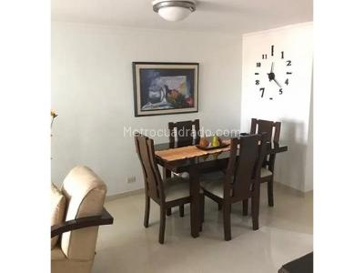 Apartamento de 3 alcobas en venta en Loma De Los Bernal, Medellín, 71 m² · foto 9 de 13