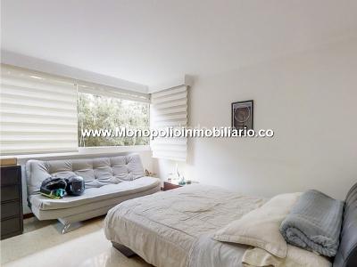 Apartamento de 3 alcobas en venta en El Tesoro, Medellín, 237 m² · foto 6 de 18