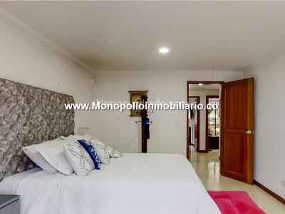 Apartamento de 3 alcobas en venta en El Tesoro, Medellín, 237 m² · foto 9 de 18