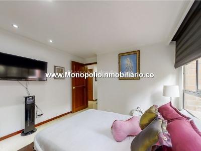 Apartamento de 3 alcobas en venta en El Tesoro, Medellín, 237 m² · foto 18 de 18