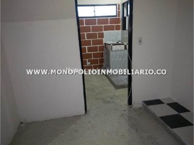 Casa de 5 alcobas en venta en San Martin, Bello, 264 m² · foto 3 de 20