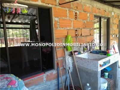 Casa de 5 alcobas en venta en San Martin, Bello, 264 m² · foto 7 de 20