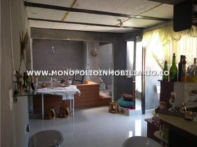 Casa de 5 alcobas en venta en San Martin, Bello, 264 m² · foto 12 de 20