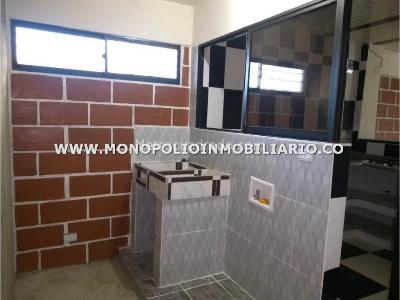 Casa de 5 alcobas en venta en San Martin, Bello, 264 m² · foto 14 de 20