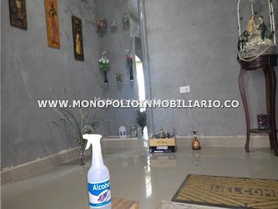 Casa de 5 alcobas en venta en San Martin, Bello, 264 m² · foto 17 de 20