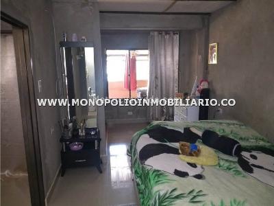 Casa de 5 alcobas en venta en San Martin, Bello, 264 m² · foto 18 de 20