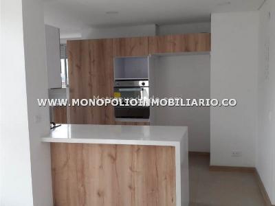 Apartamento de 3 alcobas en venta en El Poblado, Medellín, 130 m² · foto 2 de 19