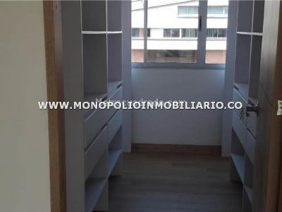 Apartamento de 3 alcobas en venta en El Poblado, Medellín, 130 m² · foto 3 de 19