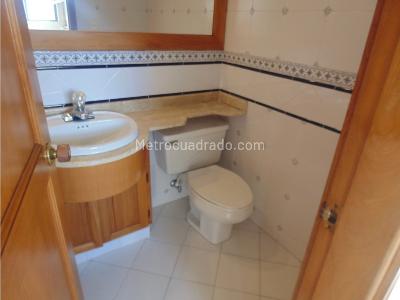 Apartamento en venta en La Aguacatala, Medellín · foto 3 de 9