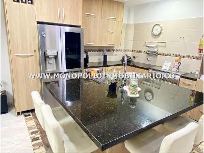 Casa en venta en Belen, Medellín · foto 2 de 11