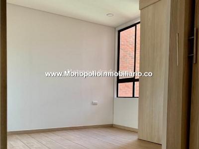 Apartamento de 1 alcoba en venta en El Escobero, Envigado, 54 m² · foto 6 de 18