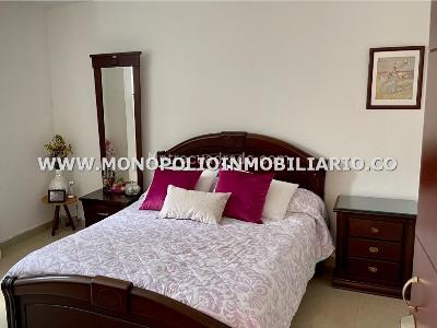 Casa de 5 alcobas en venta en San Jose, Sabaneta, 354 m² · foto 11 de 20