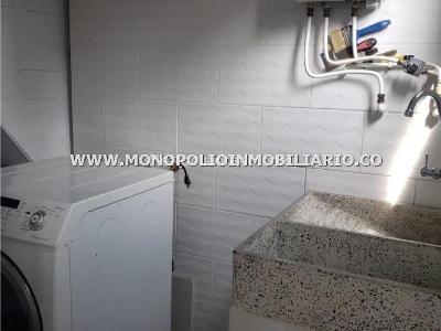 Apartamento de 4 alcobas en venta en Los Colores, Medellín, 125 m² · foto 3 de 13