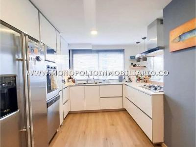 Apartamento de 4 alcobas en venta en El Poblado, Medellín, 185 m² · foto 4 de 12