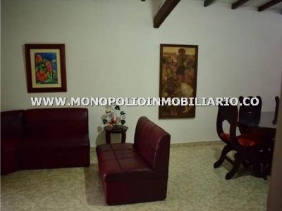 Casa de 3 alcobas en venta en Buenos Aires, Medellín, 70 m² · foto 2 de 9