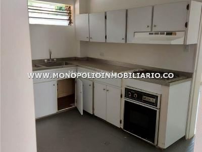 Casa de 5 alcobas en venta en Calasanz, Medellín, 334 m² · foto 4 de 19