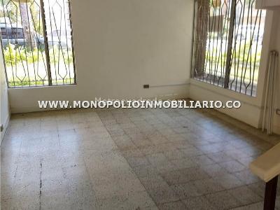 Casa de 5 alcobas en venta en Calasanz, Medellín, 334 m² · foto 8 de 19