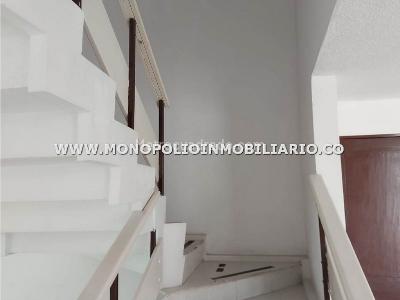 Casa de 5 alcobas en venta en Calasanz, Medellín, 334 m² · foto 18 de 19