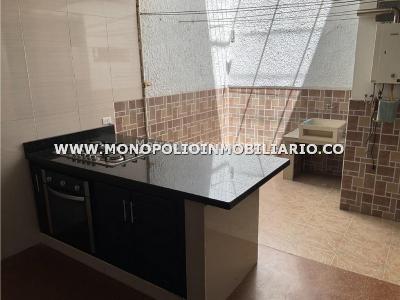 Casa de 5 alcobas en venta en La Castellana, Medellín, 200 m² · foto 2 de 8