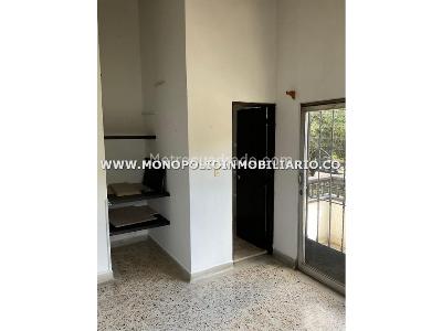 Casa de 5 alcobas en venta en La Castellana, Medellín, 200 m² · foto 3 de 8