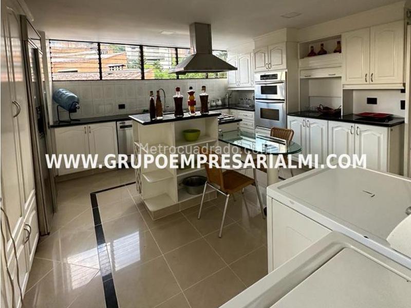 Luxurious 4BR Penthouse with Jacuzzi in El Poblado - 8