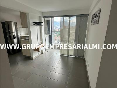 Apartamento de 3 alcobas en venta en Loma De Los Bernal, Medellín, 58 m² · foto 2 de 15