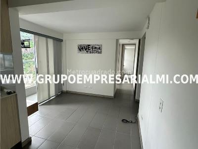 Apartamento de 3 alcobas en venta en Loma De Los Bernal, Medellín, 58 m² · foto 3 de 15