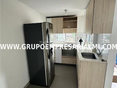 Apartamento de 3 alcobas en venta en Loma De Los Bernal, Medellín, 58 m² · foto 4 de 15