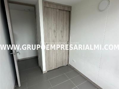Apartamento de 3 alcobas en venta en Loma De Los Bernal, Medellín, 58 m² · foto 5 de 15