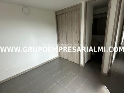 Apartamento de 3 alcobas en venta en Loma De Los Bernal, Medellín, 58 m² · foto 6 de 15