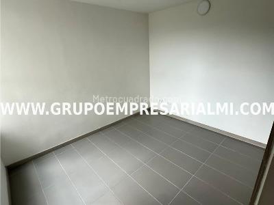 Apartamento de 3 alcobas en venta en Loma De Los Bernal, Medellín, 58 m² · foto 7 de 15