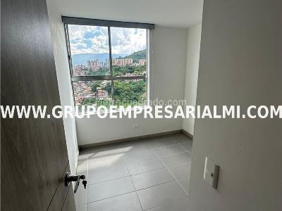 Apartamento de 3 alcobas en venta en Loma De Los Bernal, Medellín, 58 m² · foto 8 de 15